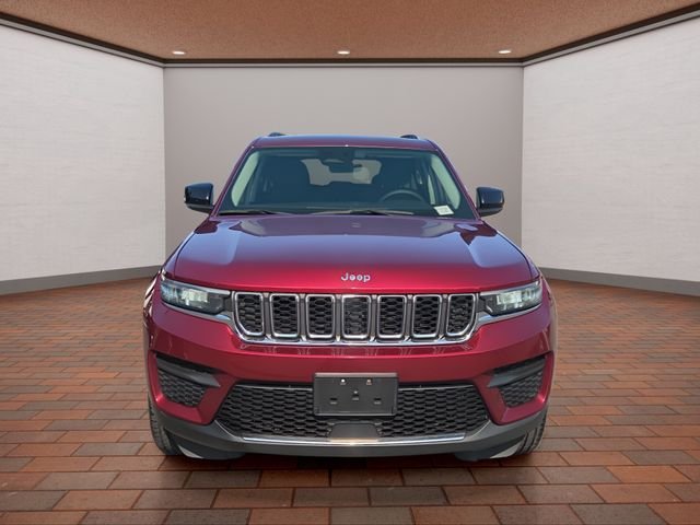 Used 2023 Velvet Jeep Laredo image 27