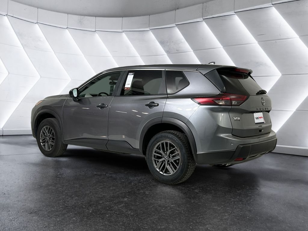 Used 2024 Gray Nissan S image 6