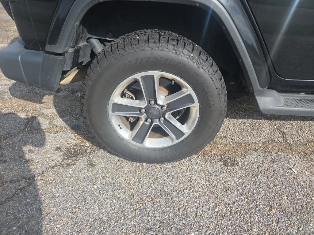 Used 2018 Black Jeep Unlimited Sahara image 18