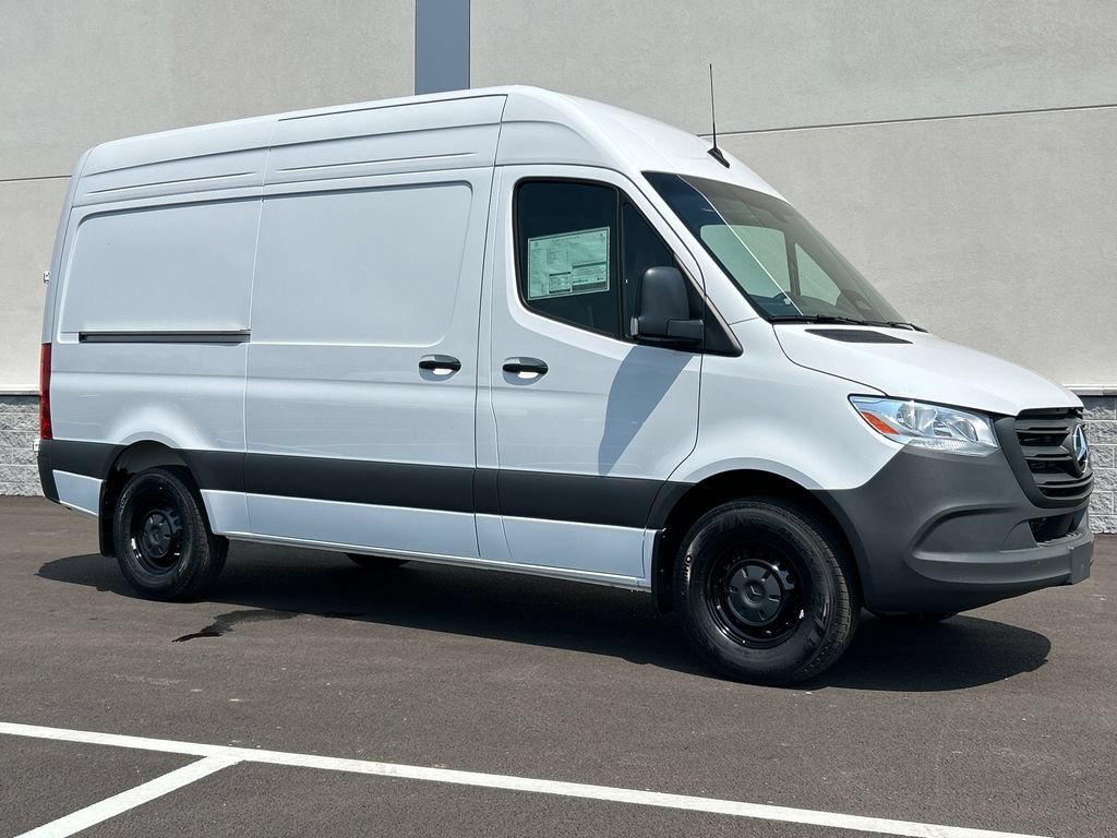 New 2026 Arctic+White Mercedes-Benz Cargo 144 WB image 35