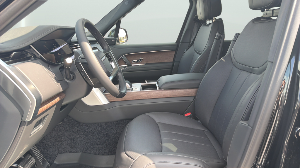 New 2026 Santorini Black Land Rover SE image 17