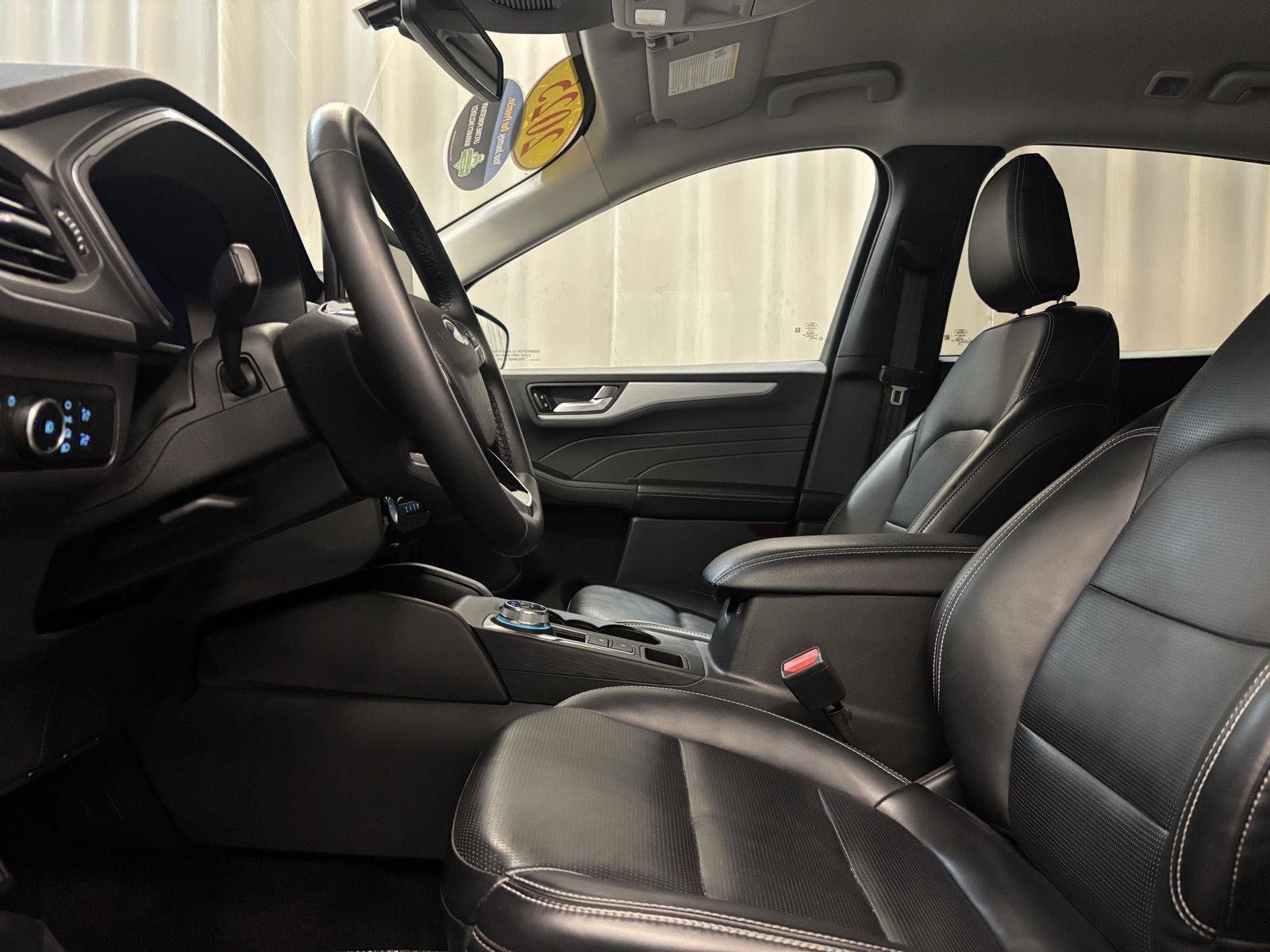 Used 2025 Carbonized Gray Metallic Ford Platinum image 25