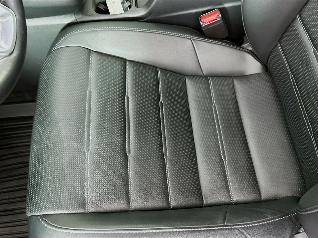 Used 2024 sparkle silver metallic Honda EX-L image 19