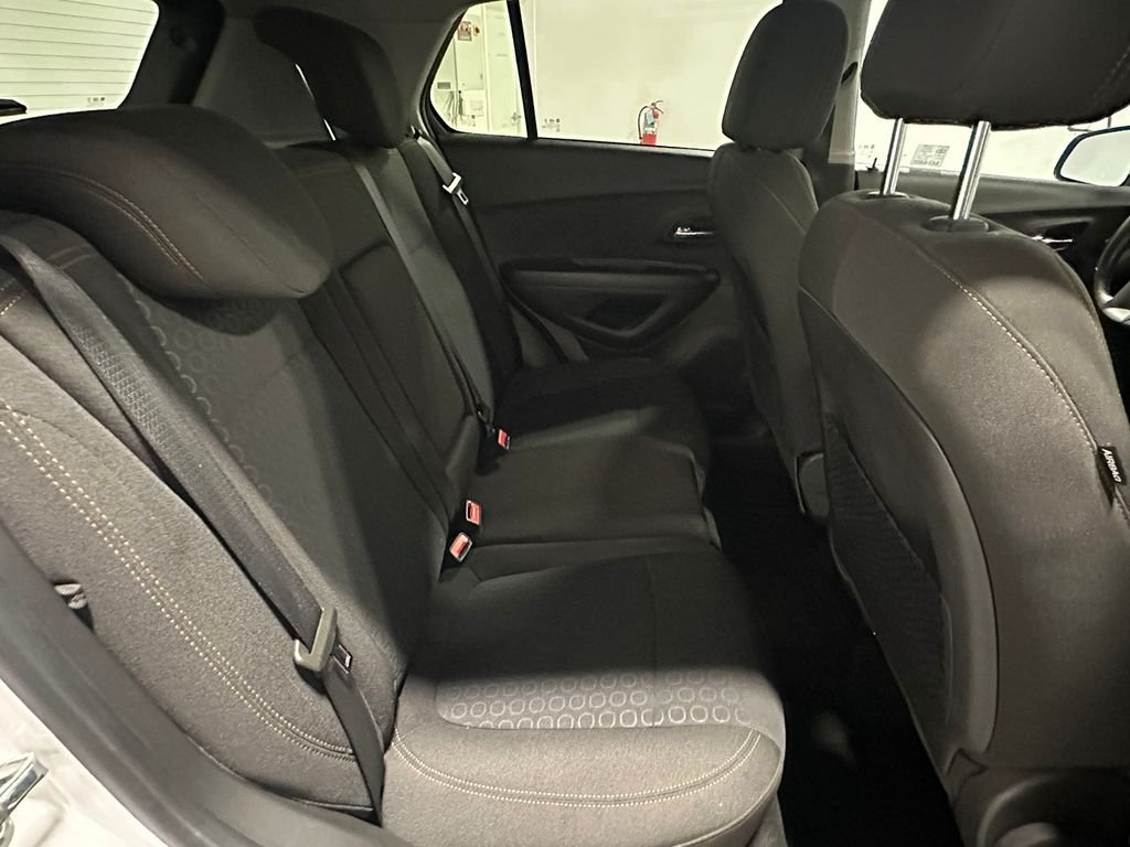 Used 2020 White Chevrolet LS image 21