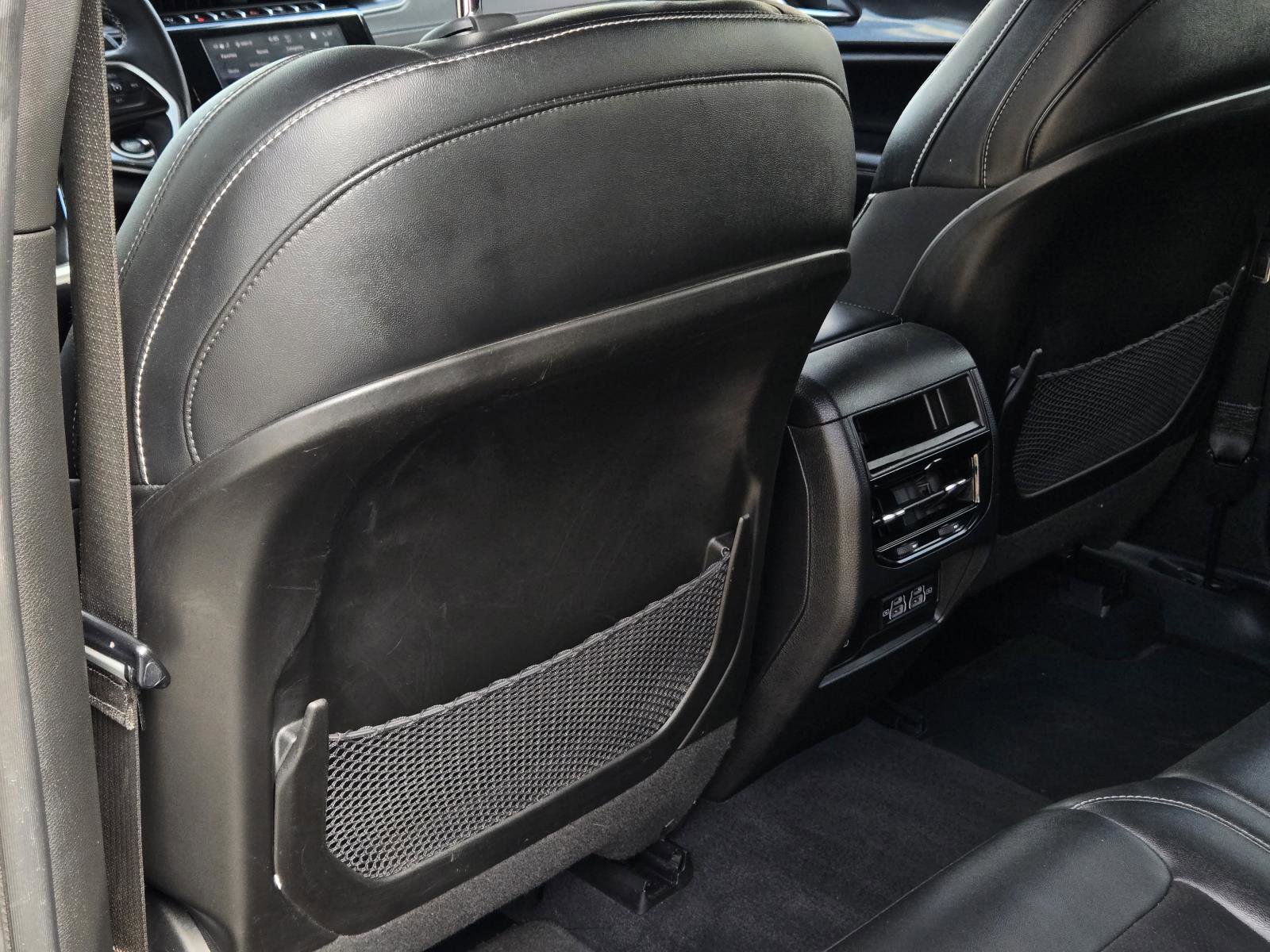 Used 2023 Diamond Black Crystal Pearlcoat Jeep Altitude image 29