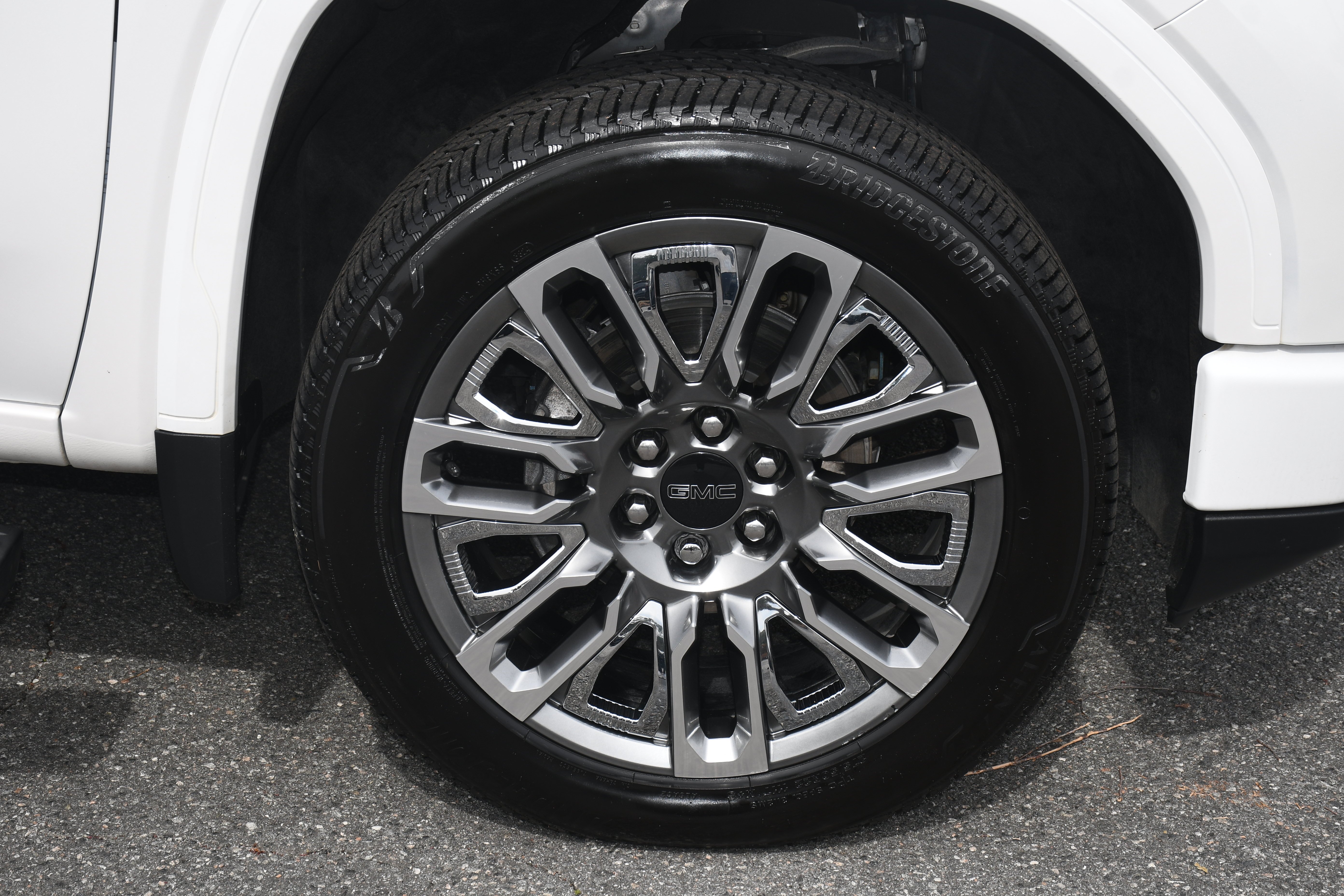 Used 2024 White GMC Denali Ultimate image 24