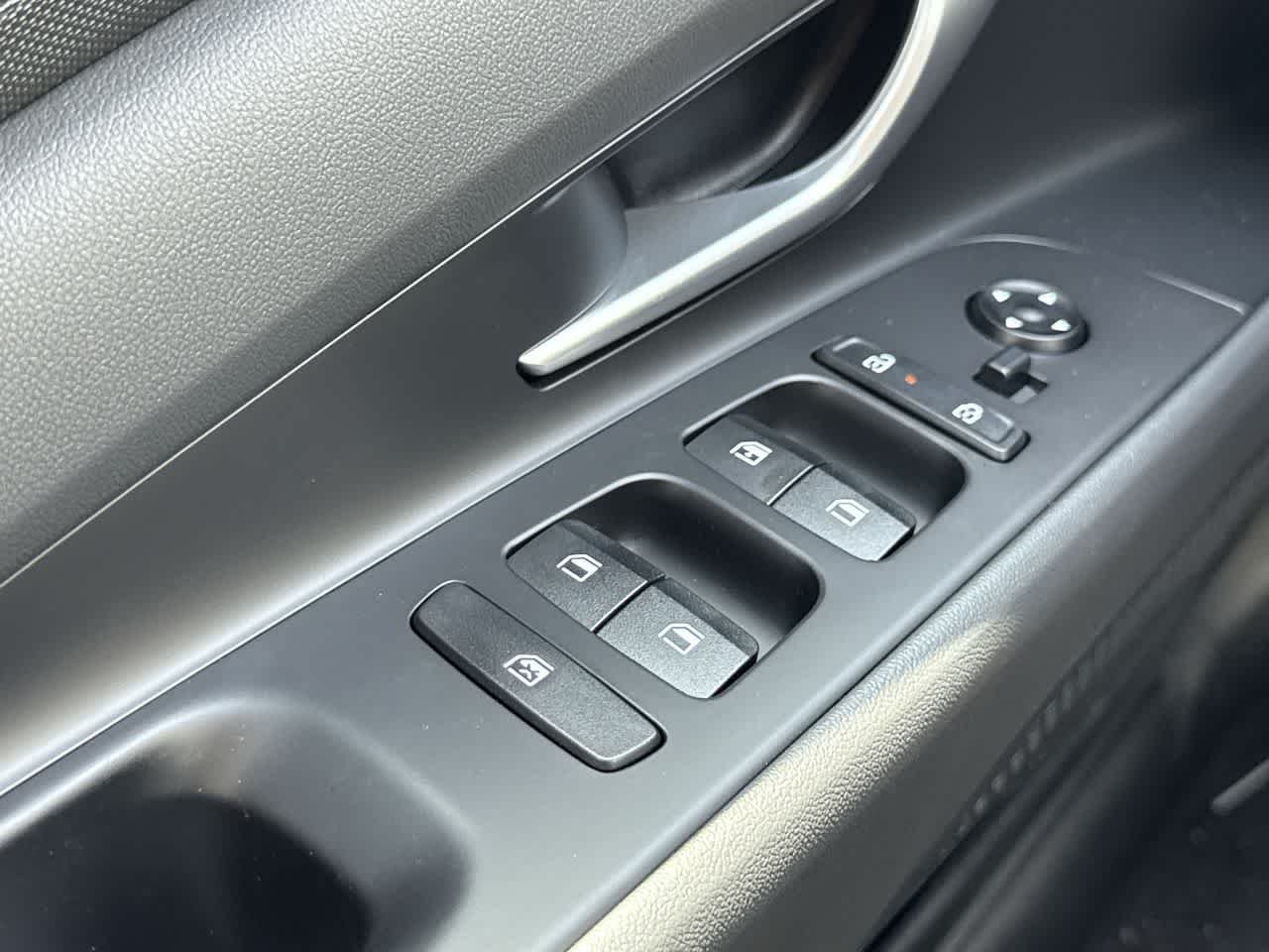 2025 Hyundai Elantra SE - Photo 17