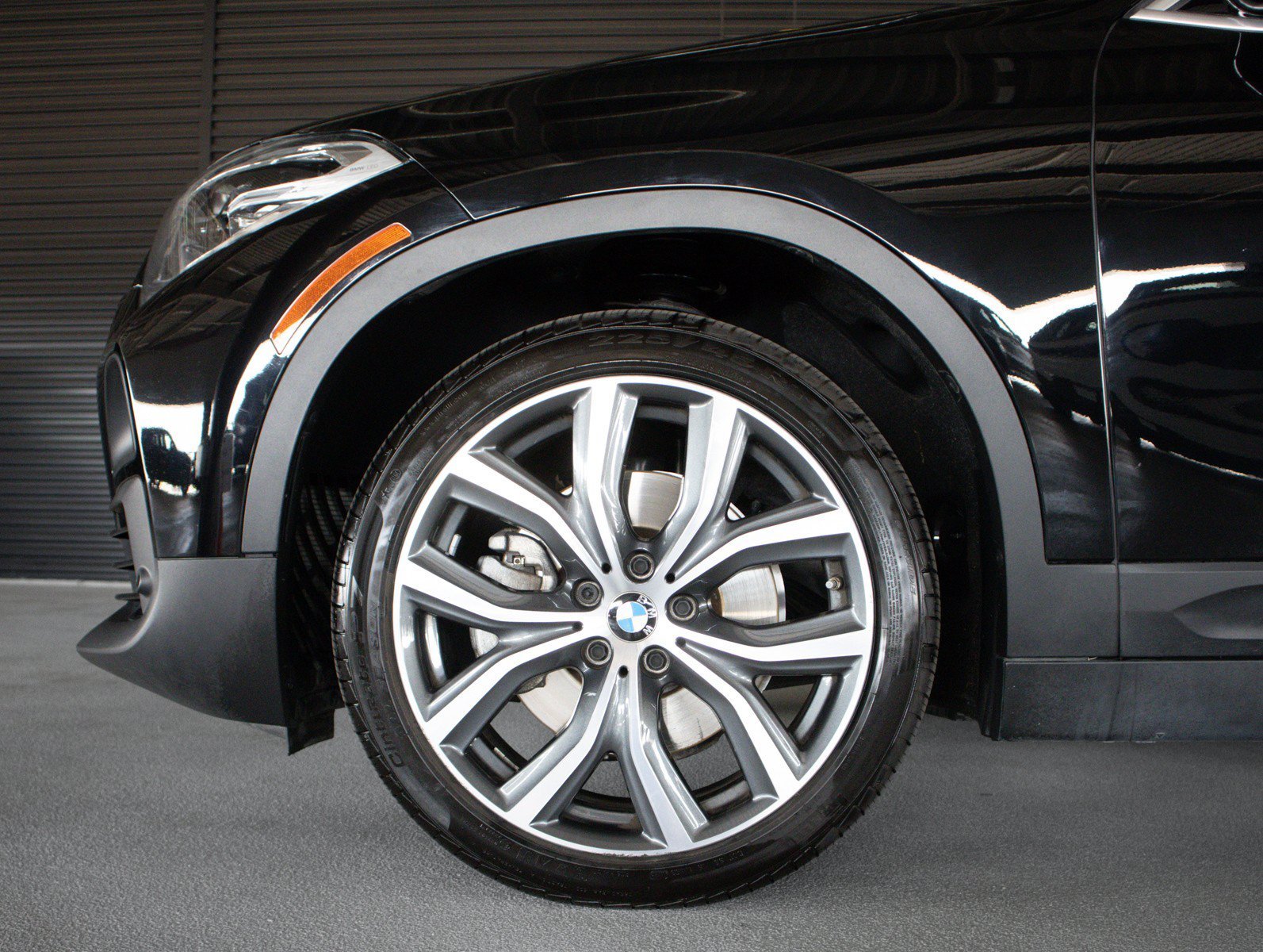 Used 2020 Jet Black BMW sDrive28i image 4