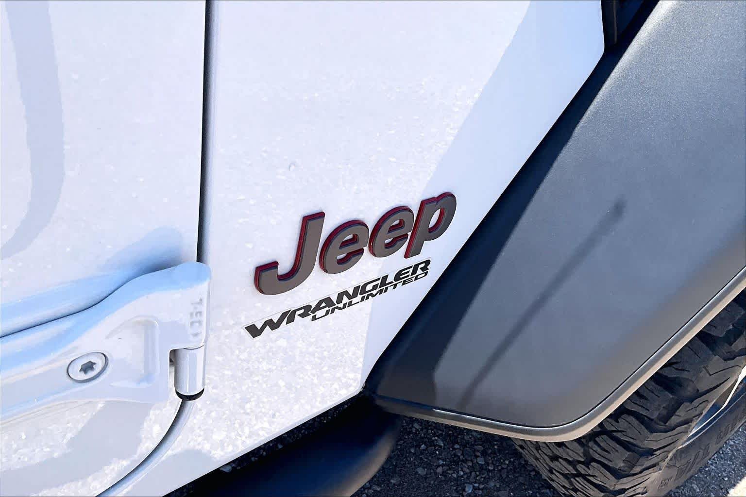 Used 2021 Bright White Clearcoat Jeep Unlimited Rubicon image 27