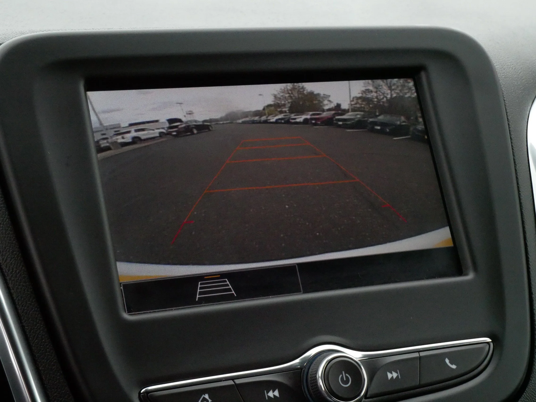 Used 2024 Summit White Chevrolet LT image 28