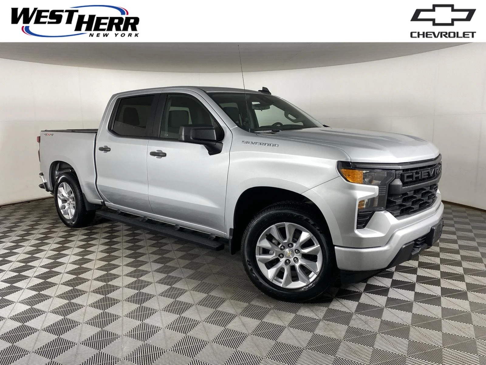 Used 2022 Silver Ice Metallic Chevrolet Custom image 1