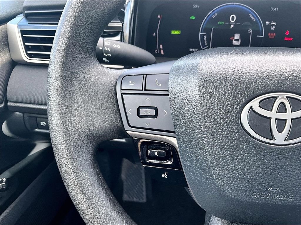 Used 2025 White Toyota LE image 23