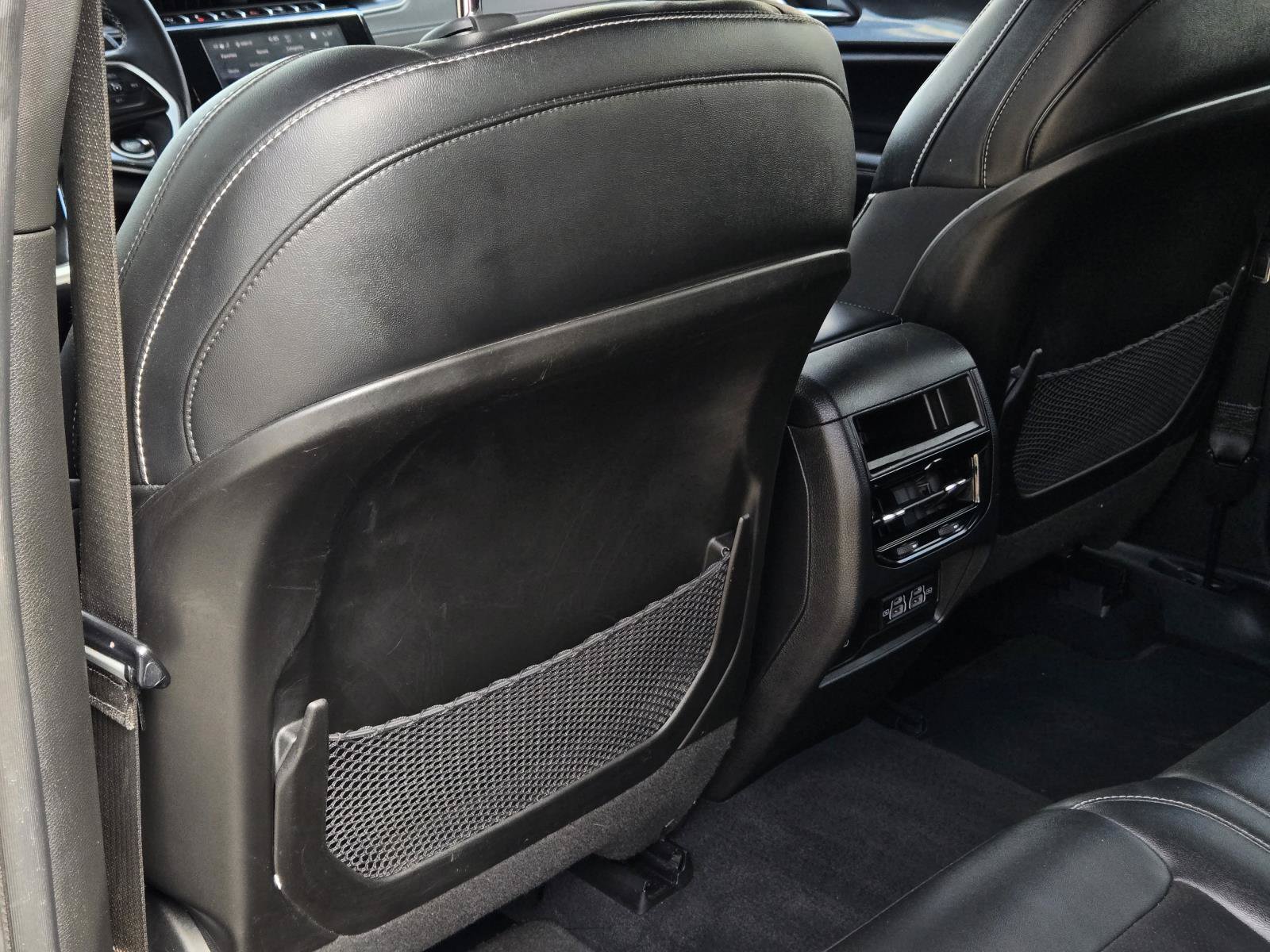 Used 2023 Diamond Black Crystal Pearlcoat Jeep Altitude image 29