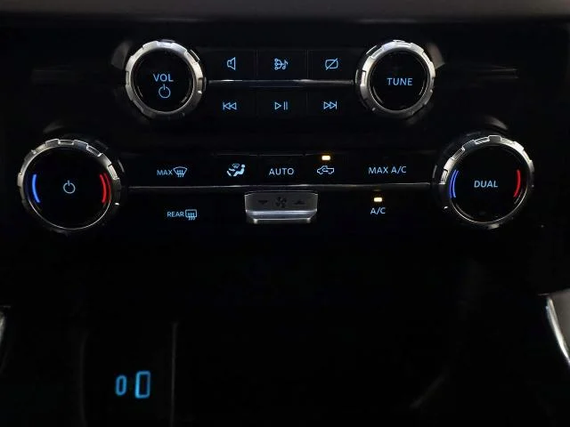 Used 2024 Agate Black Ford XLT Crew Cab image 40