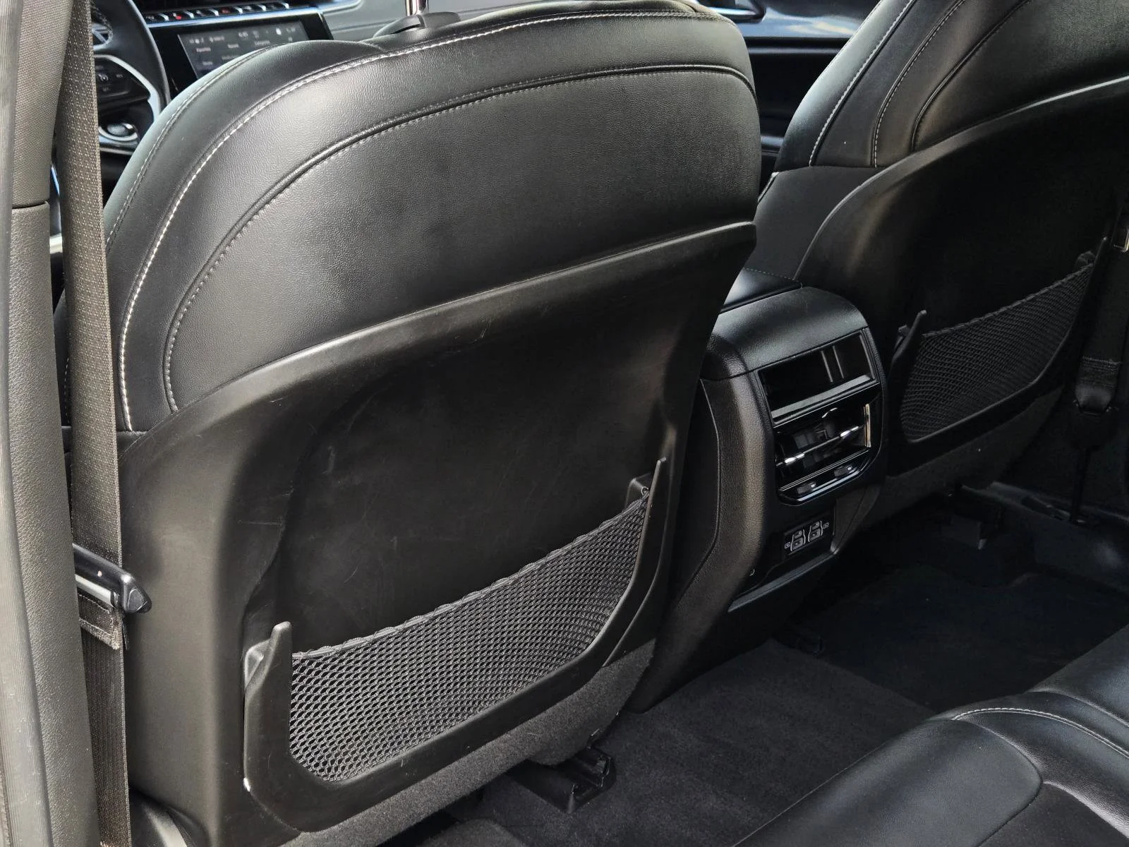 Used 2023 Diamond Black Crystal Pearlcoat Jeep Altitude image 29