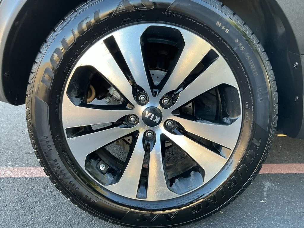 Used 2013 Silver Kia EX image 29