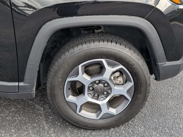 Used 2022 Diamond Black C Jeep Trailhawk image 11