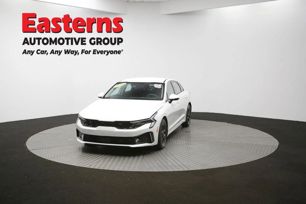 Used 2025 White Kia LXS image 55