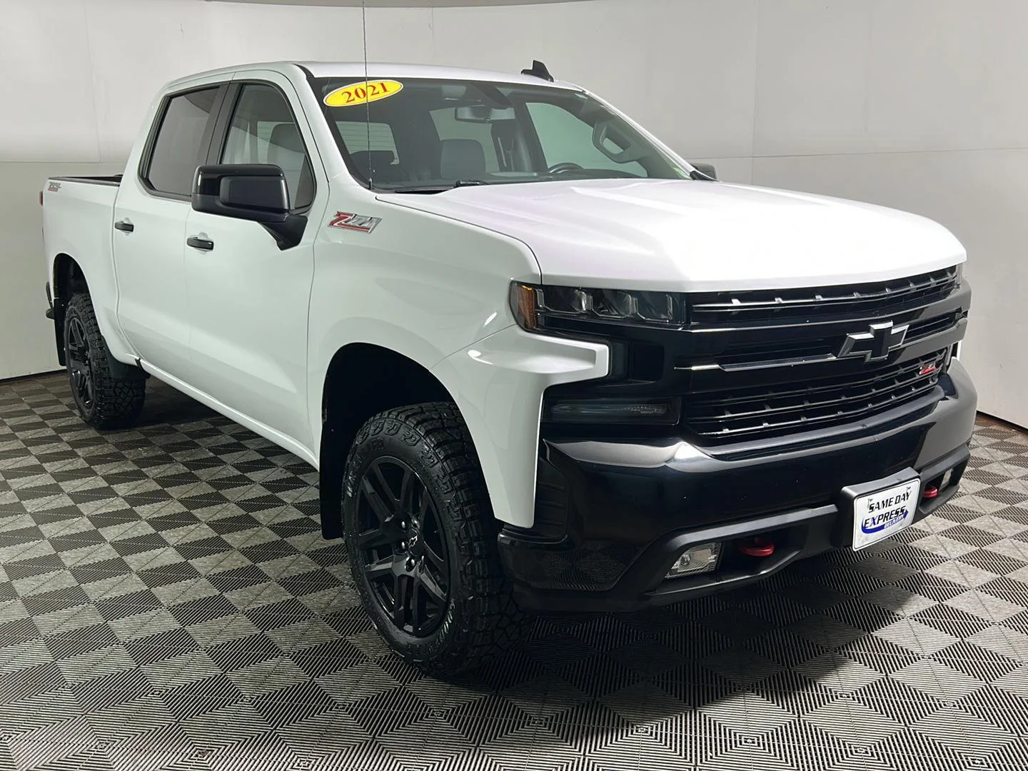 Used 2021 Summit White Chevrolet LT Trail Boss image 4