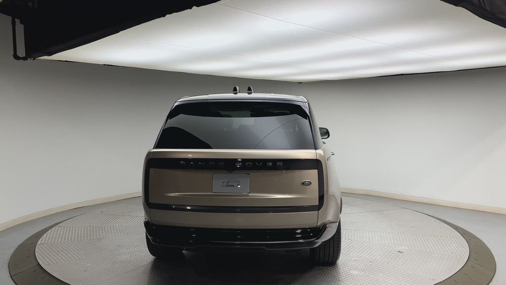 Used 2023 Batumi Gold Premium Metallic Land Rover SE image 3