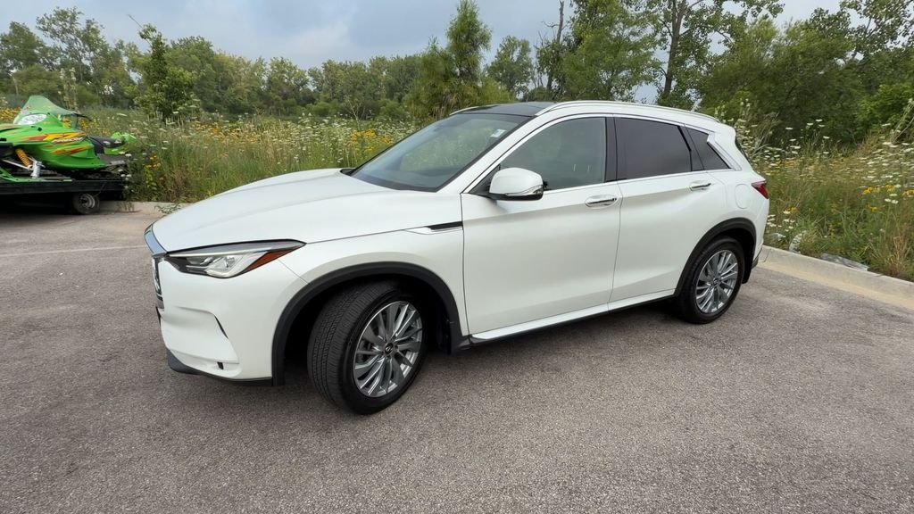 Certified Used 2023 Radiant White INFINITI LUXE image 4