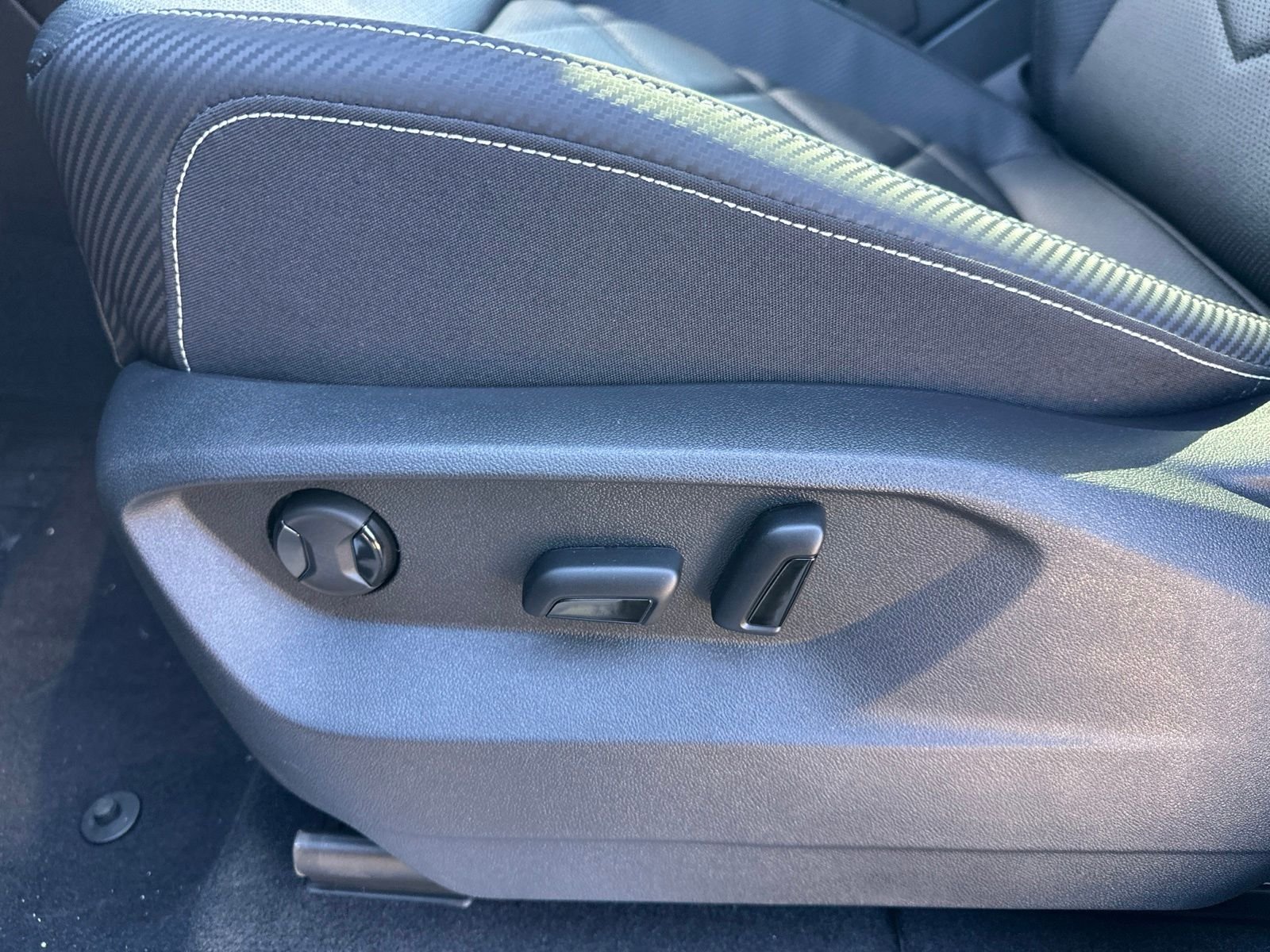 New 2026 Green Volkswagen 2.0T SE w/Technology image 14