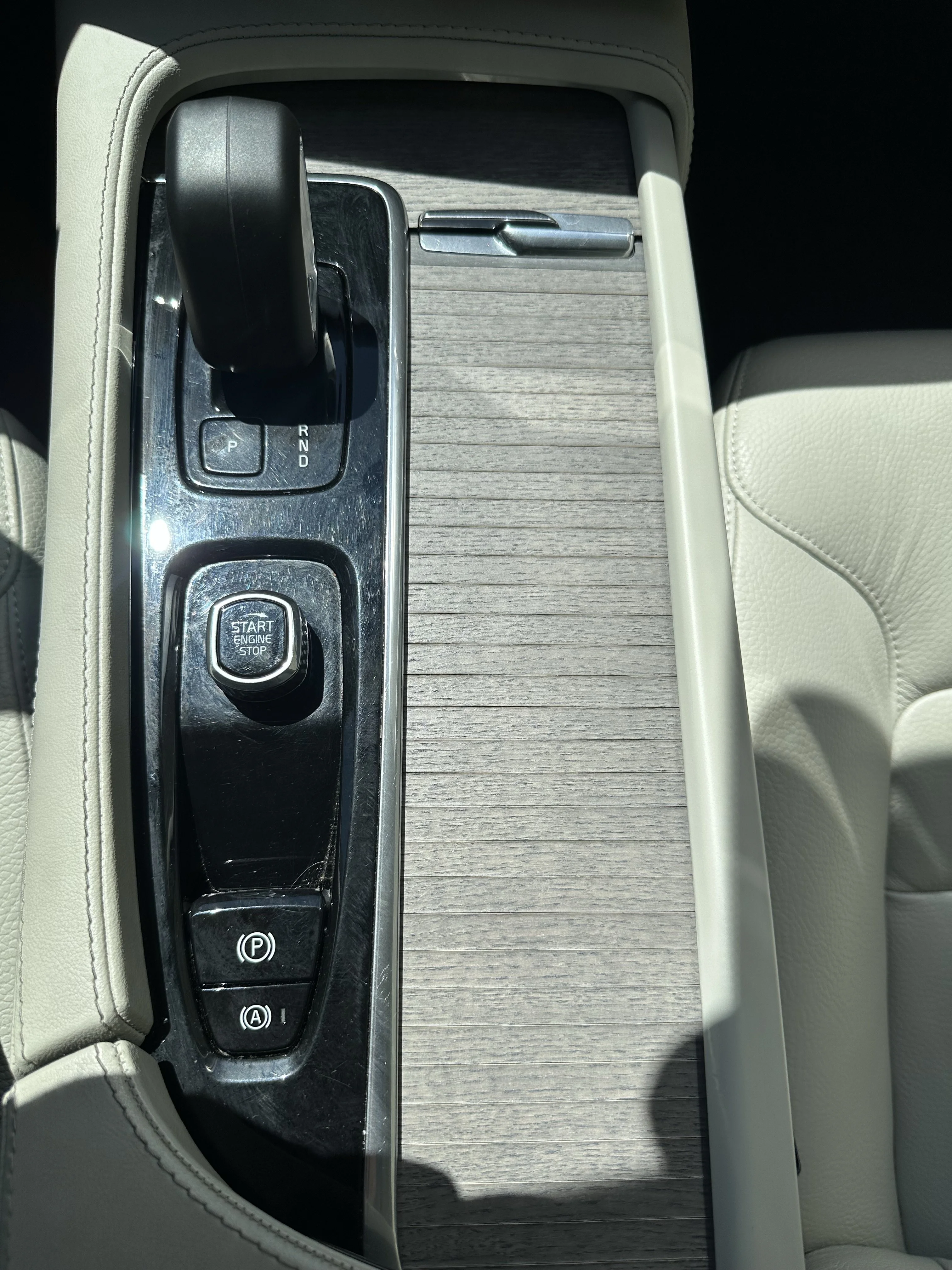 Certified Used 2024  Volvo Plus Bright Theme image 19