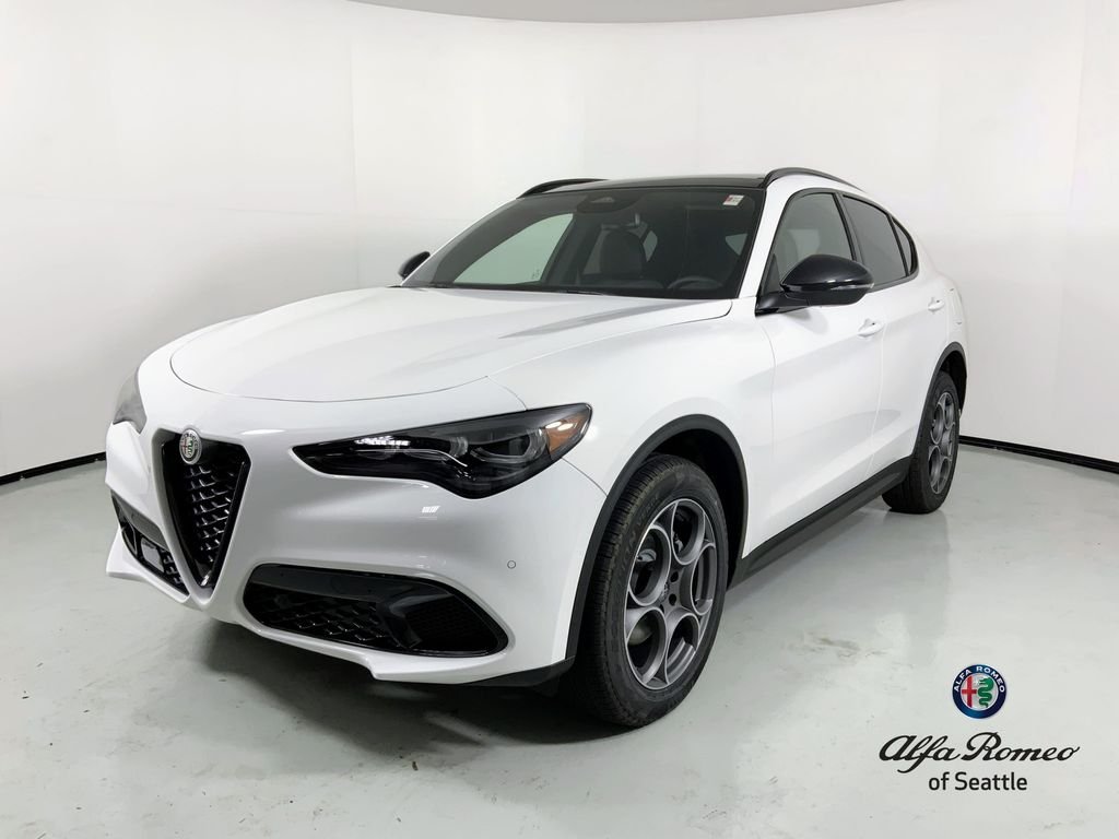 2025 Alfa Romeo Stelvio Base