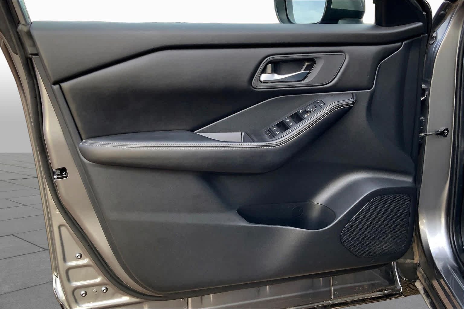 2024 Nissan Rogue SV - Photo 21