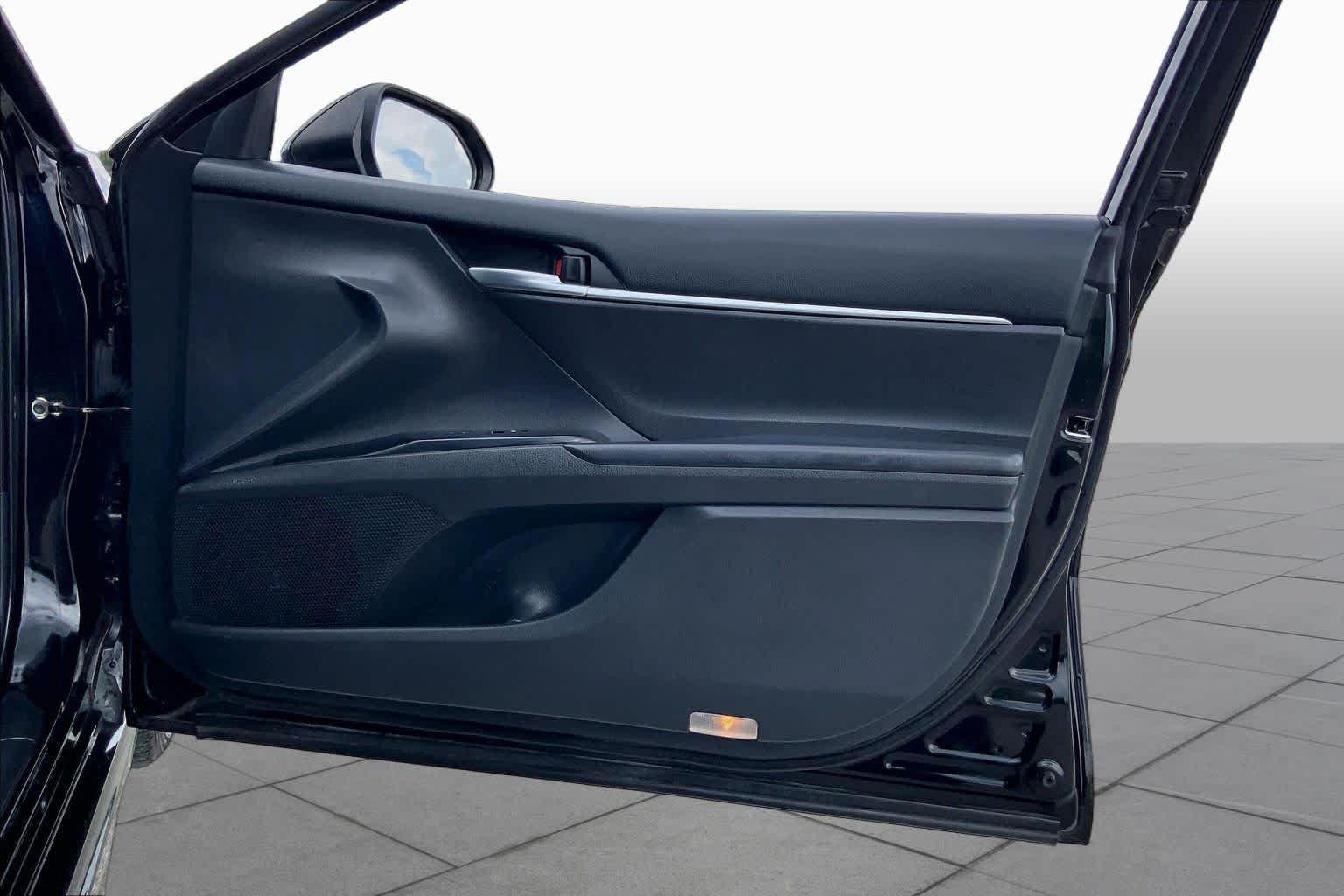 Used 2019 Midnight Black Metallic Toyota SE image 22