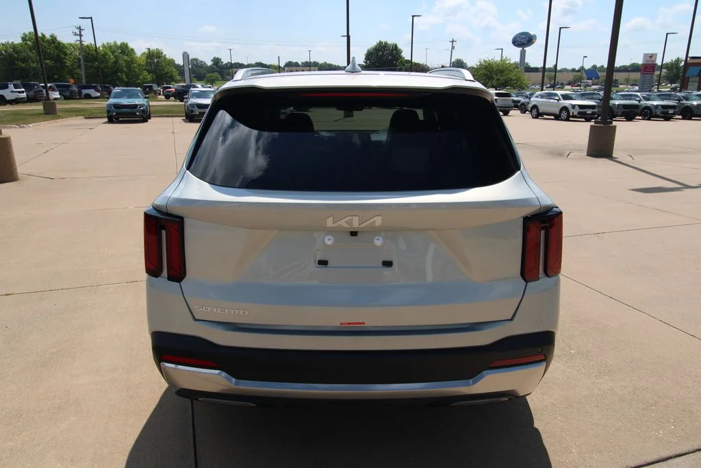 New 2026 Silver Kia S image 16