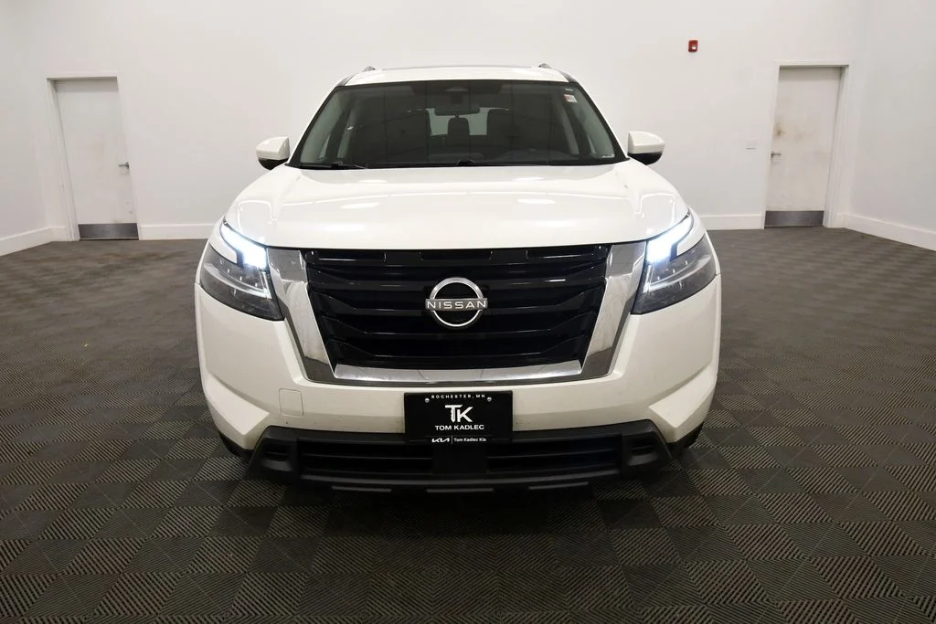 Used 2022 White Nissan SV image 11