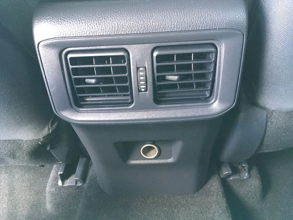 2019 Toyota RAV4 LE - Photo 25