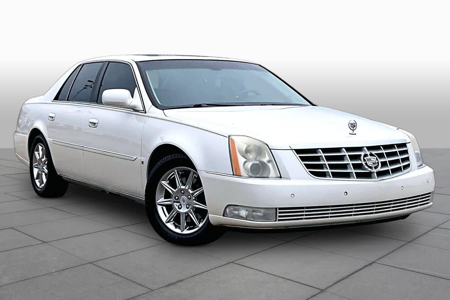 Used 2010 White Diamond Tricoat Cadillac w/1SC image 2