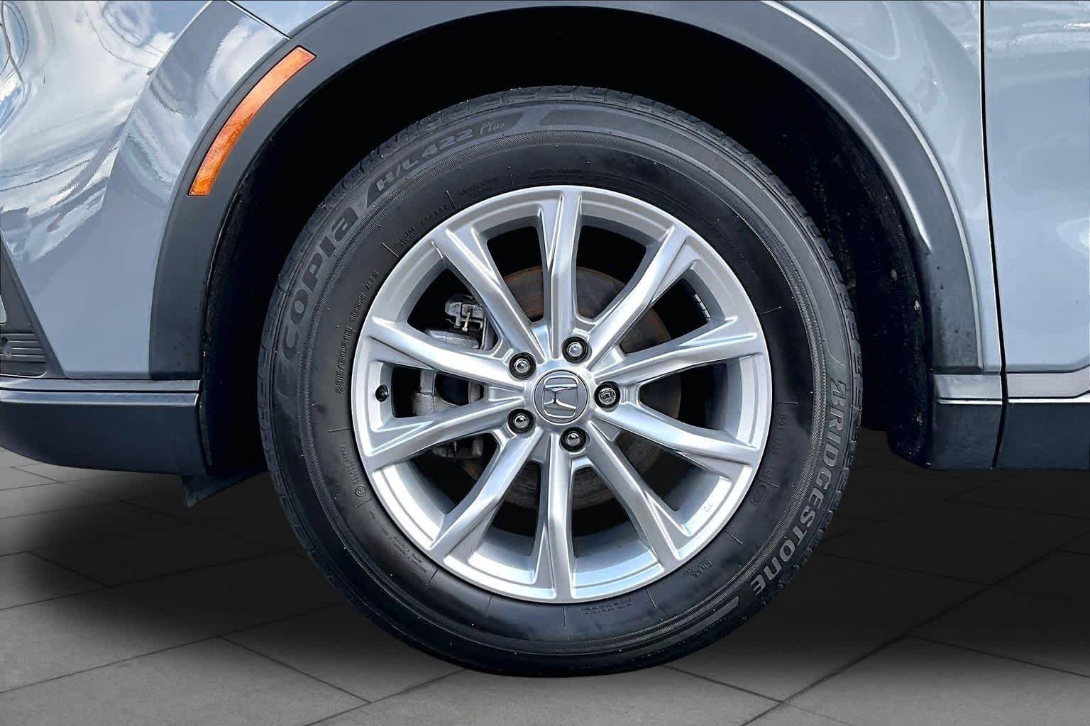 Certified Used 2024 Urban Gray Pearl Honda EX-L image 10