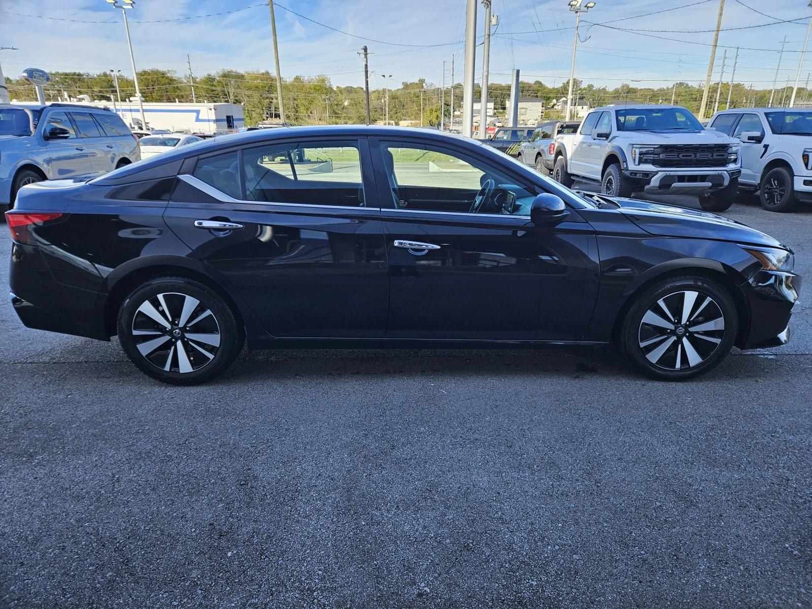 Used 2022 Super Black Nissan 2.5 SV FWD image 7