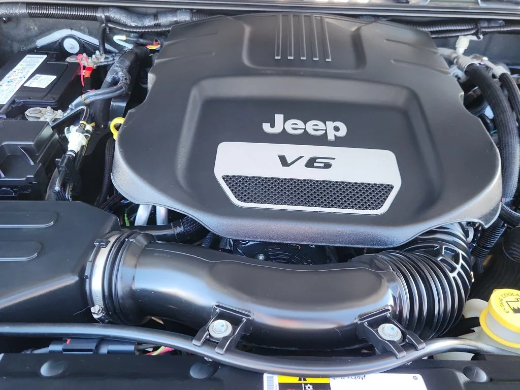 Used 2016 Silver Jeep Rubicon image 14