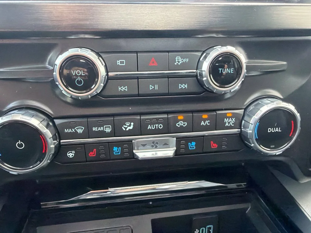 New 2027 Agate Black Metallic Ford F-350® Lariat® image 20