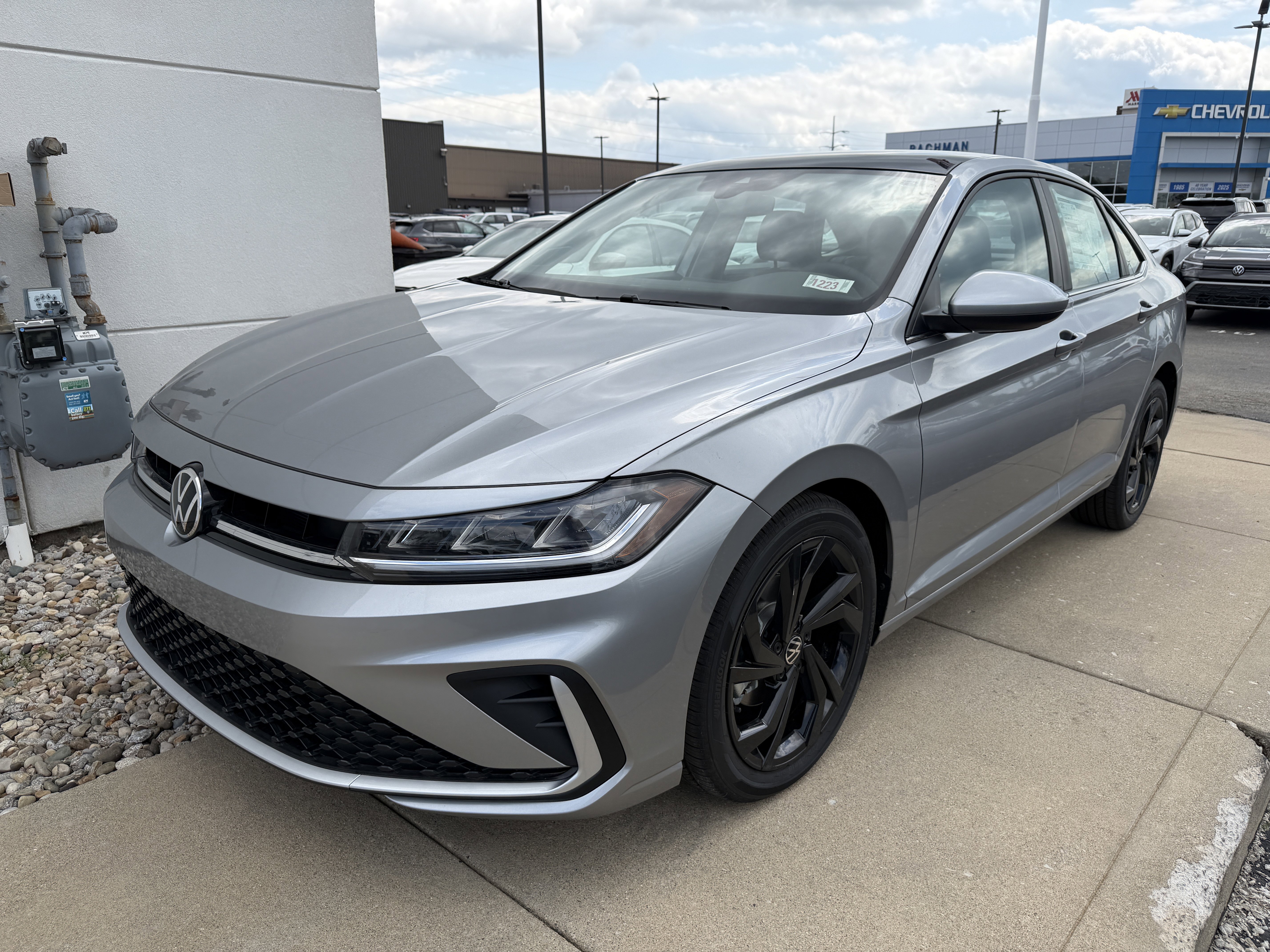 New 2026 Pyrite Silver Metallic Volkswagen SE image 4