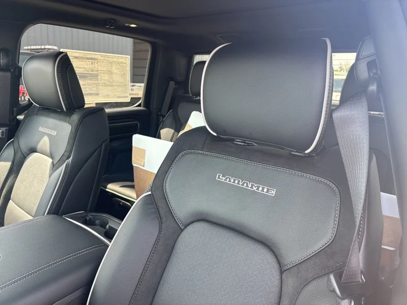 New 2026 Diamond Black Crystal Pearl-Coat Exterior Paint RAM Laramie image 15