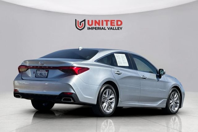 Used 2019 Silver Toyota XLE image 4