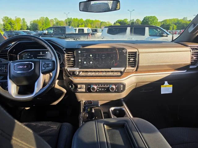 Used 2022 White GMC Elevation image 11
