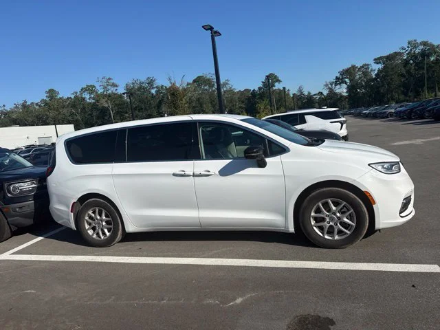 Used 2024 White Chrysler Touring L image 2