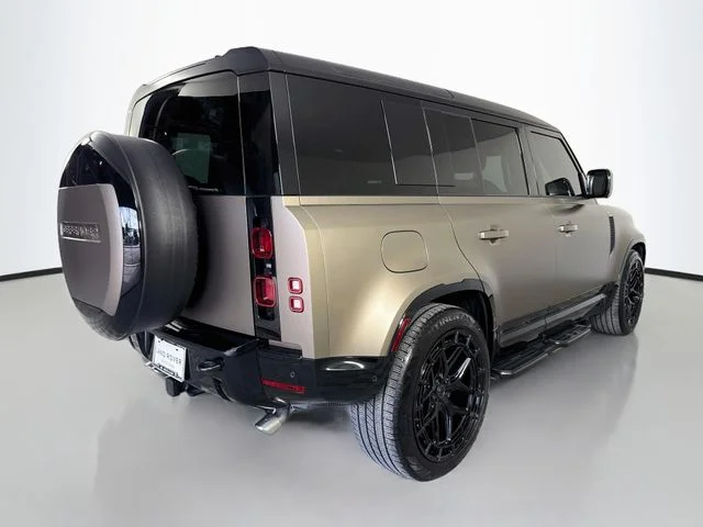 Certified Used 2025 Gray Land Rover X-Dynamic SE image 5