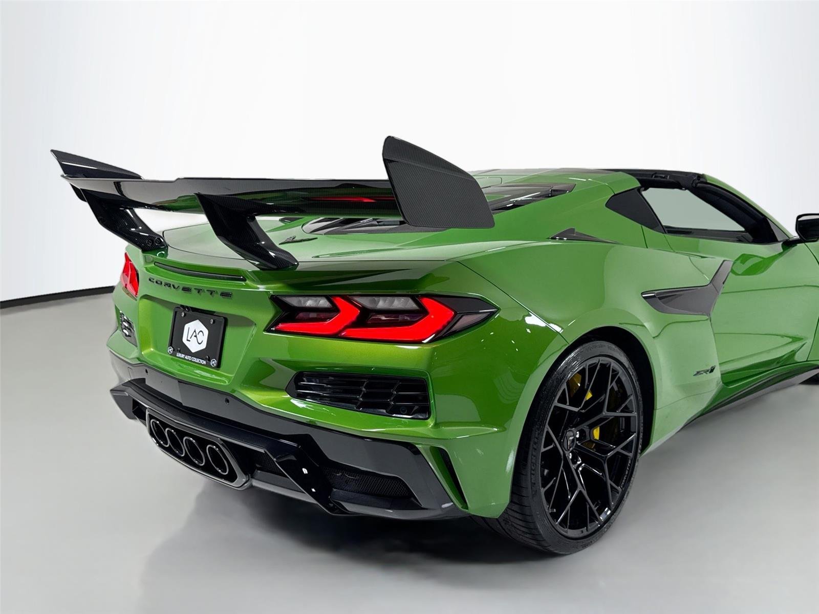 Used 2026 Roswell Green Metallic Chevrolet ZR1 | Carbon Fiber Aero Pkg | Front Lift | Carbon Flash Wheels image 47
