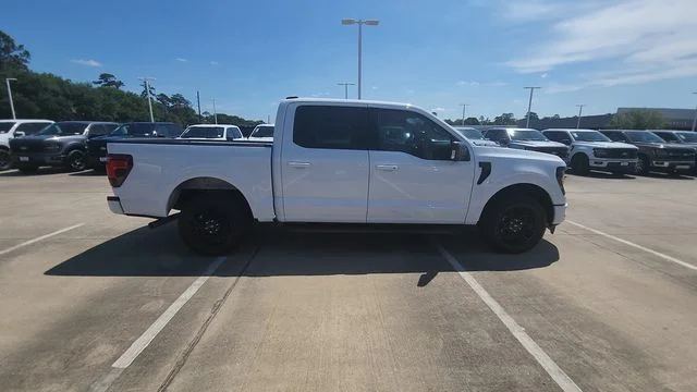 New 2026 Oxford White Ford XLT image 13
