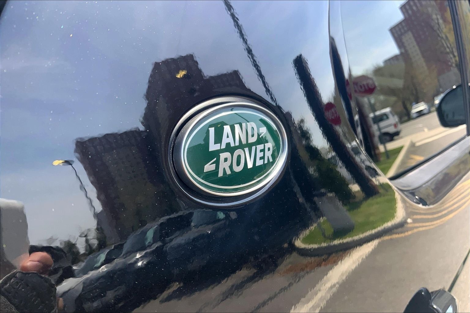 Certified Used 2025 Santorini Black Metallic Land Rover Dynamic SE image 31
