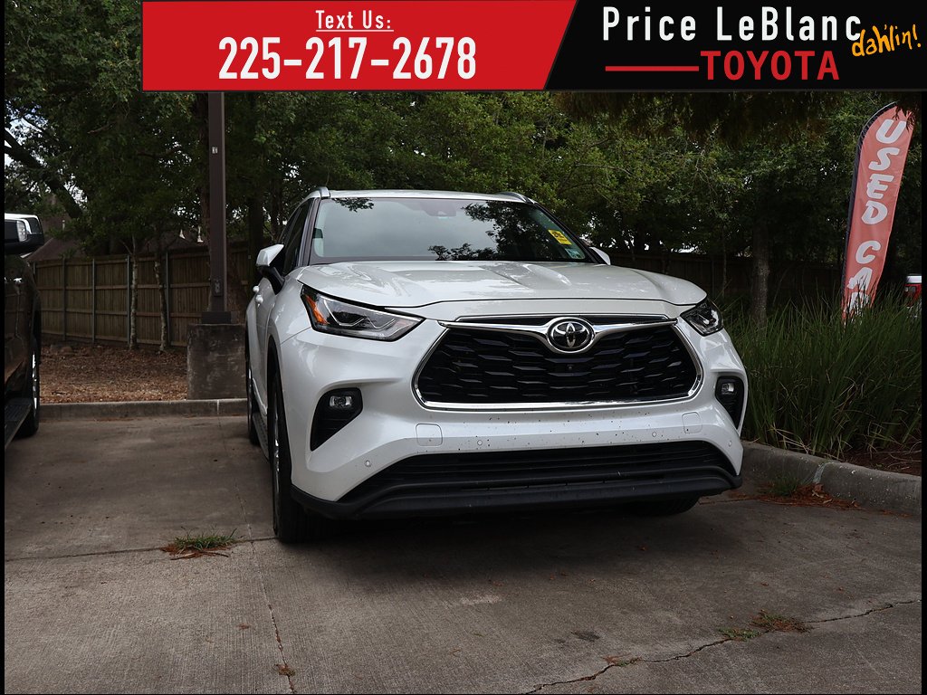 Used 2026 Wind Chill Pearl Toyota XLE image 1
