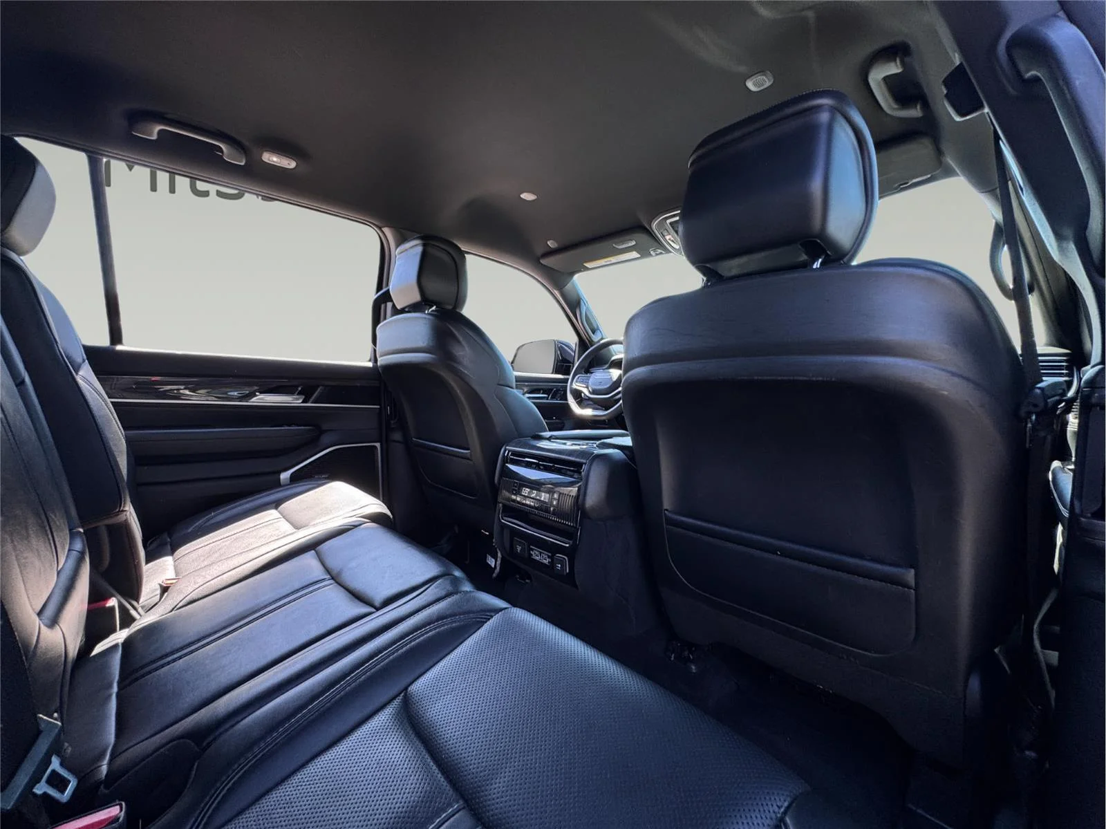 Used 2022 Diamond Black Crystal Pearlcoat Jeep Series II image 22