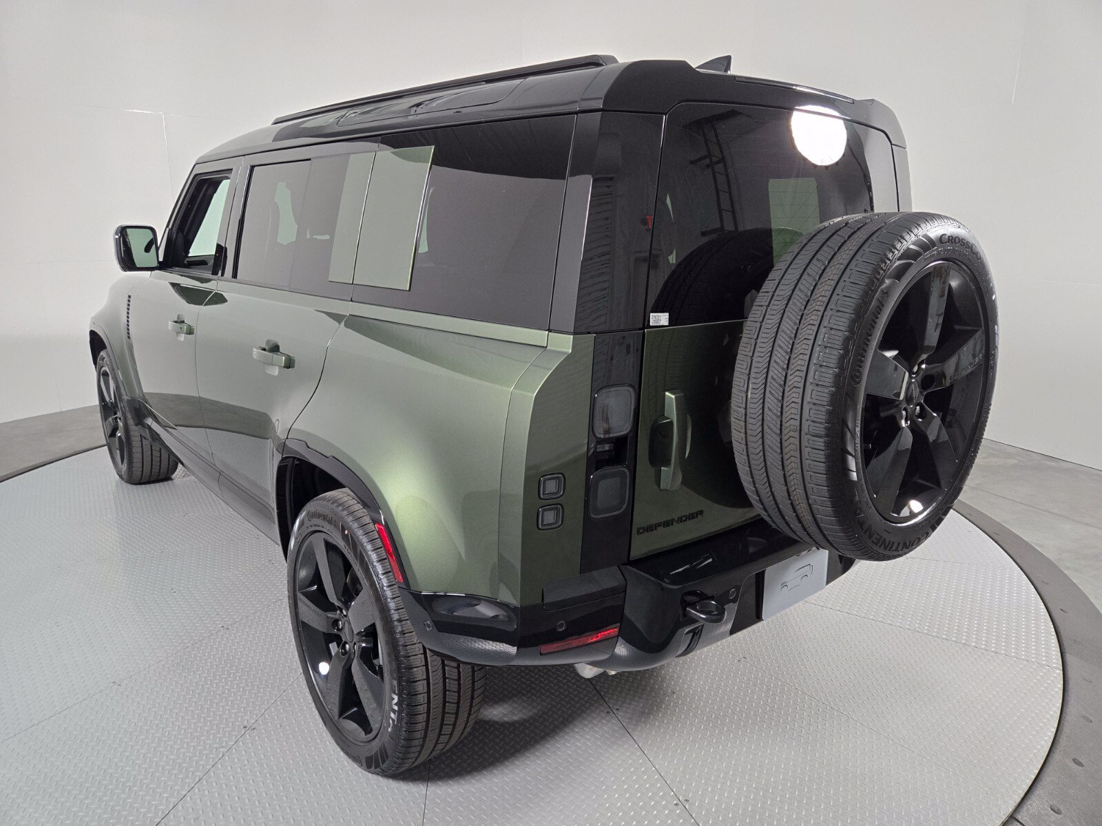 New 2026 Woolstone Green Land Rover X-Dynamic SE image 17